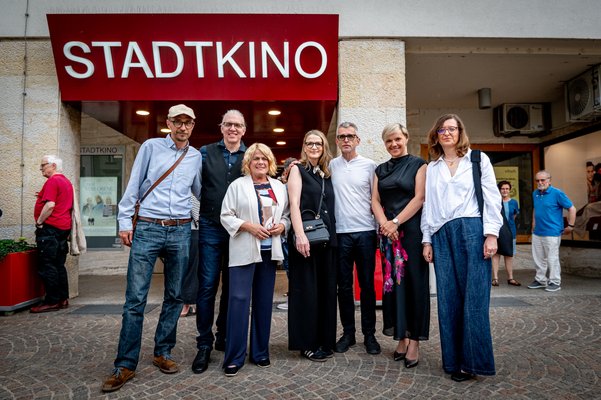 Direktor K3 filmskega festivala Fritz Hock, režiser Marko Naberšnik, podžupanja Gerda Sandriesser, pisateljica in soscenaristka Bronja Žakelj, producent Aleš Pavlin, generalna konzulka Republike Slovenije v Celovcu Maja Balant Slobodjanac in Mojca Planšak, SFC - Foto: Karin Wernig
