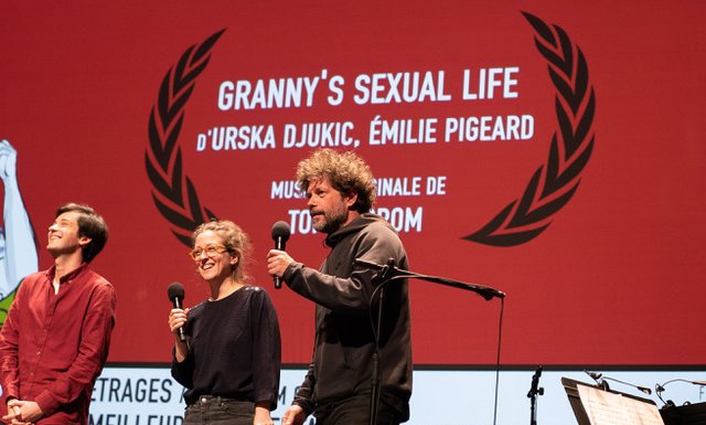 Režiserka filma Babičino seksualno življenje Urška Djukić in skladatelj glasbe Tomaž Grom ob prevzemu nagrade na mednarodnem festivalu kratkega filma Go Short - Foto: Samya Papasoff
