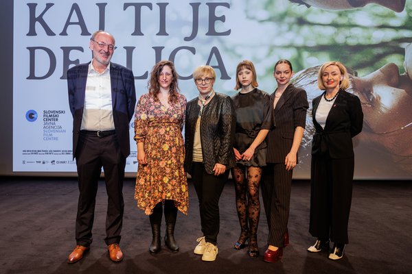 Jožko Rutar (producent), Urška Djukić (režiserka), Nataša Pirc Musar (PRS), Jara Sofija Ostan, Mina Švajger (protagonistki) in Nataša Bučar (direktorica SFC) - Foto: Matjaž Rušt