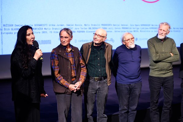 Marina Abramović in Marko Pogačnik, David Nez, Tomaž Brejc in Matjaž Hanžek - OHO - Foto: Katja Goljat