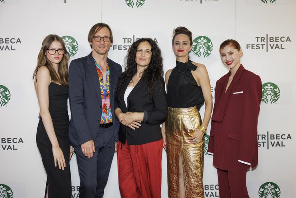 Mila Bezjak, Marko Mandič, Sonja Prosenc, Katarina Stegnar, Judita Franković Brdar - Foto: Dino Kužnik