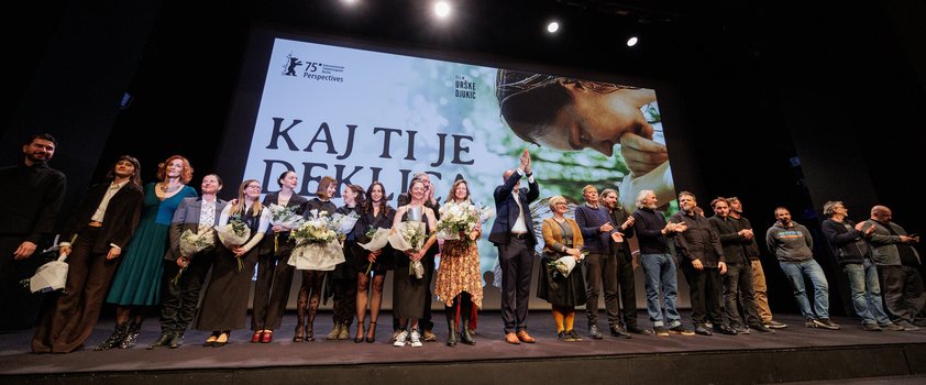 Poklon ustvarjalcev - Foto: Matjaž Rušt