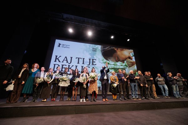 Poklon ustvarjalcev - Foto: Matjaž Rušt